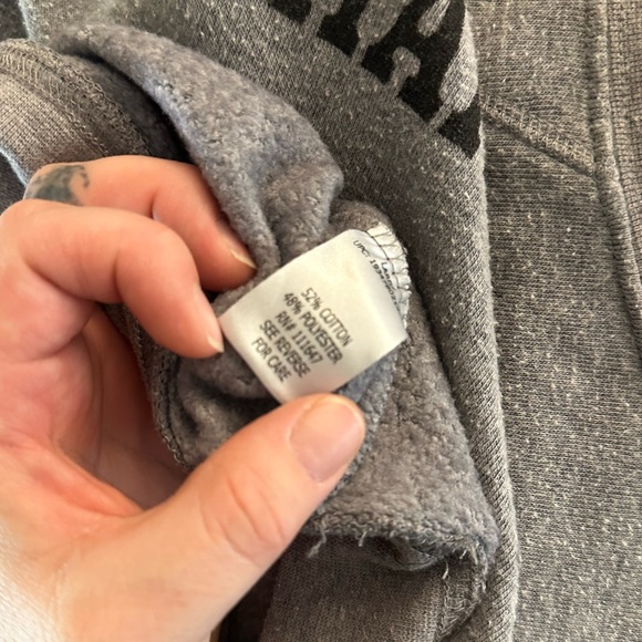 The Lion King Sweatshirt - Women Small - Gray Hakuna Matata Graphic Pullover - Picture 6 of 7